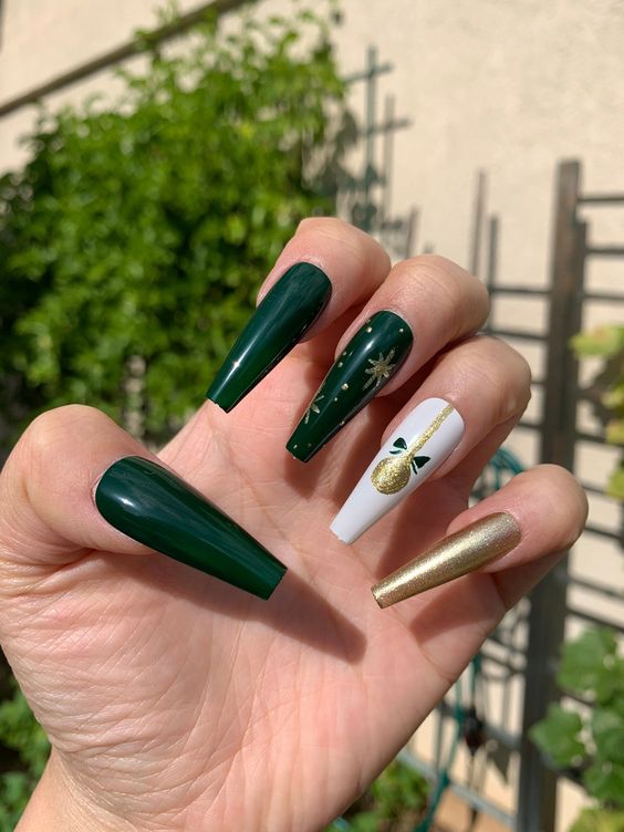  Easy Green Holiday Nails