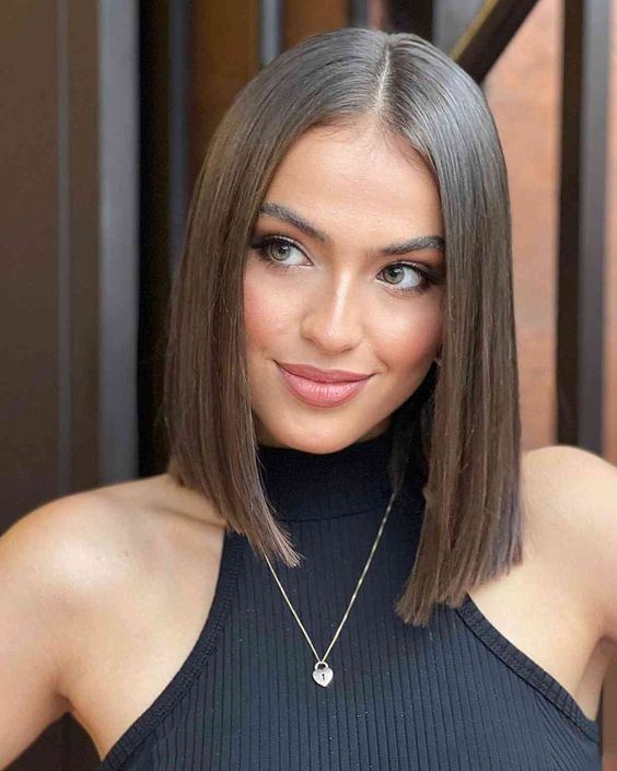  Easy Work Hairstyles: Straight Bob