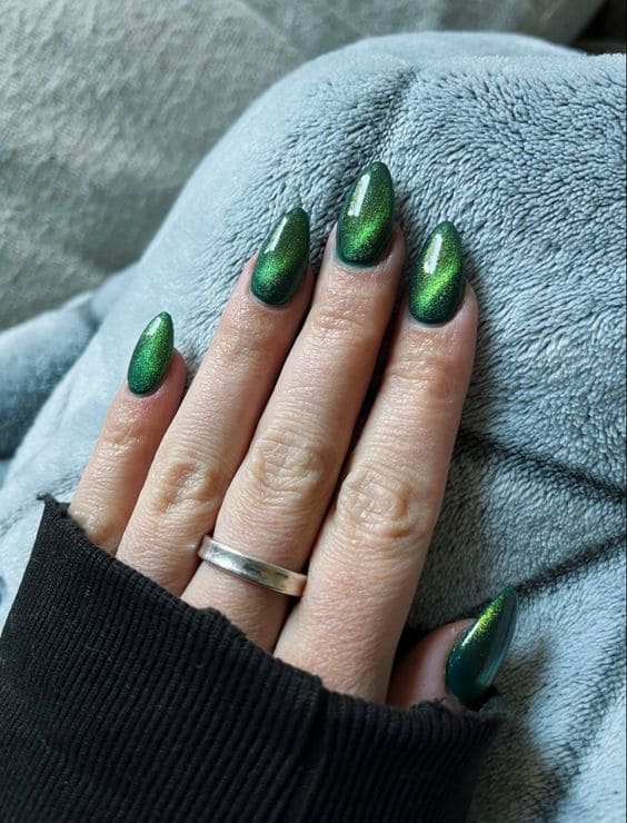 Emerald Cat Eye Nails