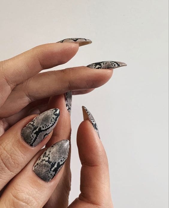  Enchanting Snakeskin Manicure