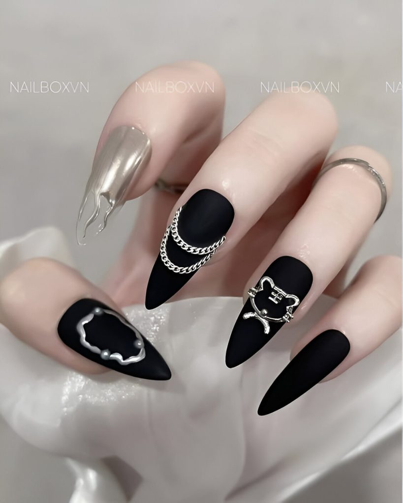  Fancy Silver And Black Nail Design