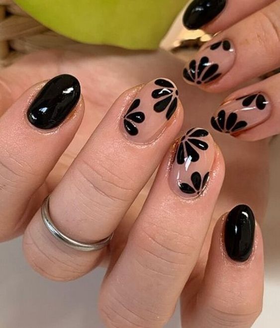  Floral Black Nail Ideas