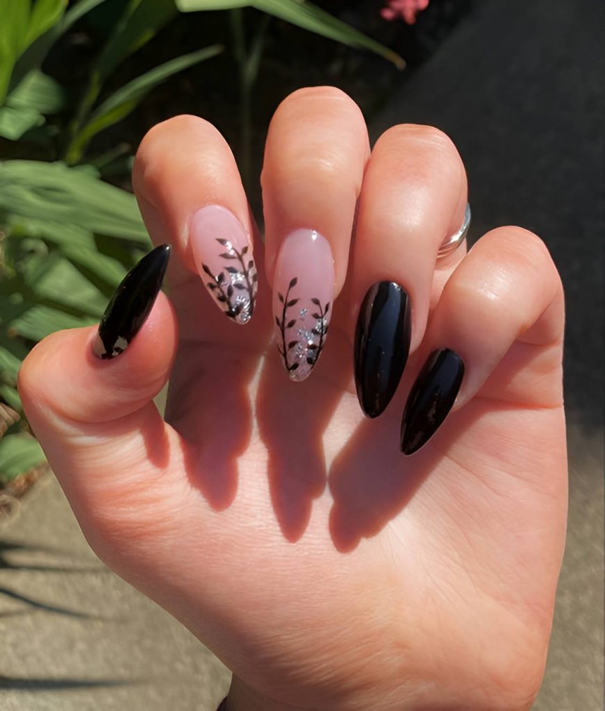  Floral Black Nail Ideas