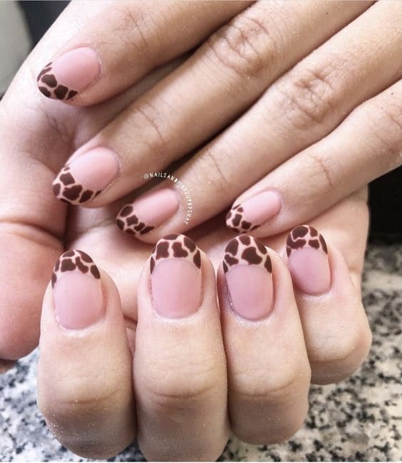  Giraffe Print Nail Art