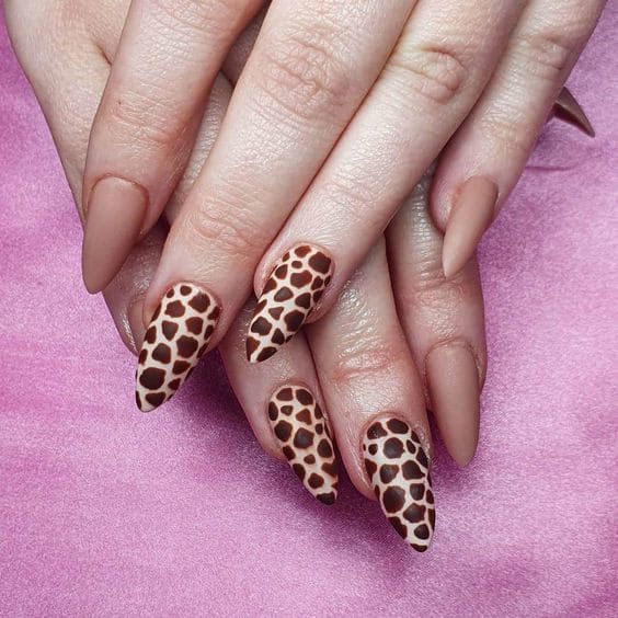  Giraffe Print Nail Art