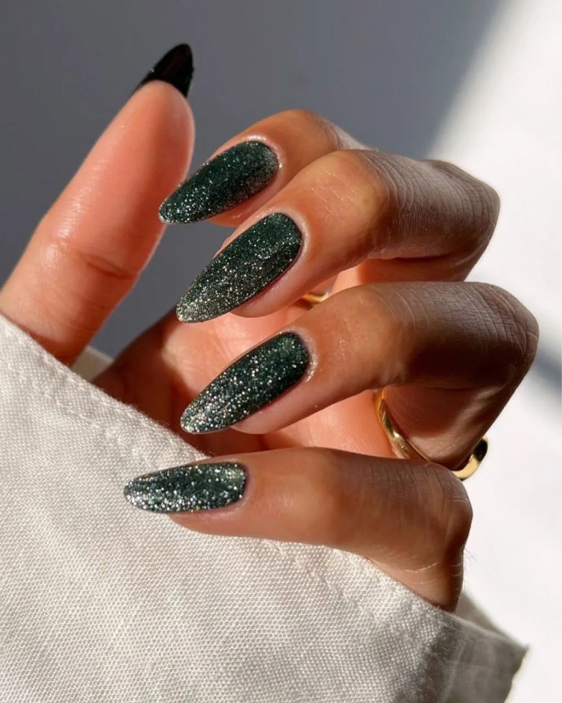 Glittered Holiday Manicures
