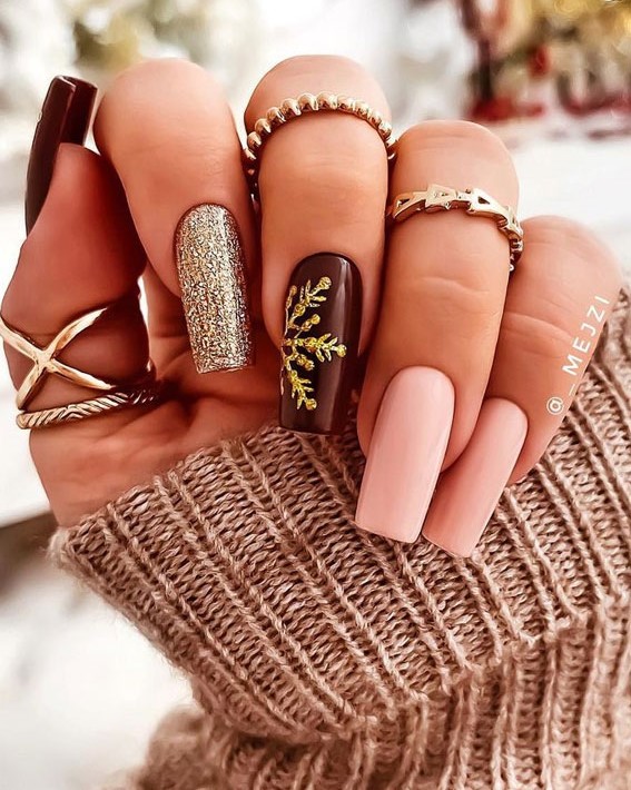 Glittered Nails For Holiday