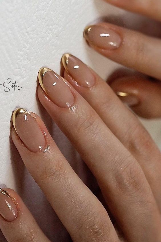 Gold Festive Manicure Ideas