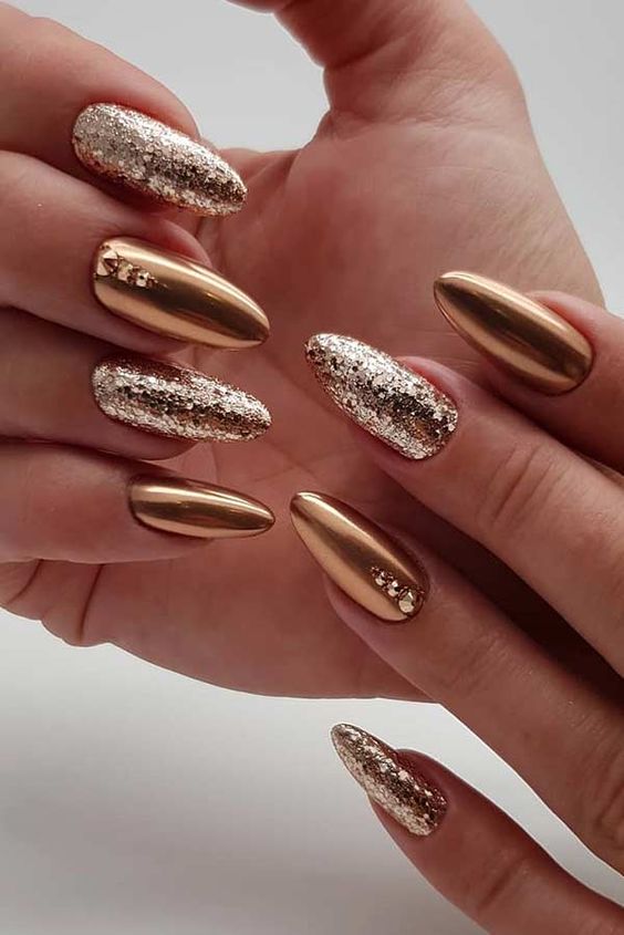 Gold Festive Manicure Ideas