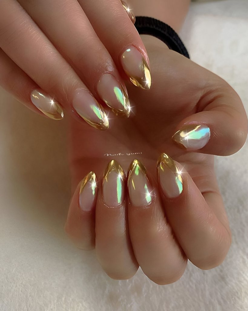  Gold New Year Nails