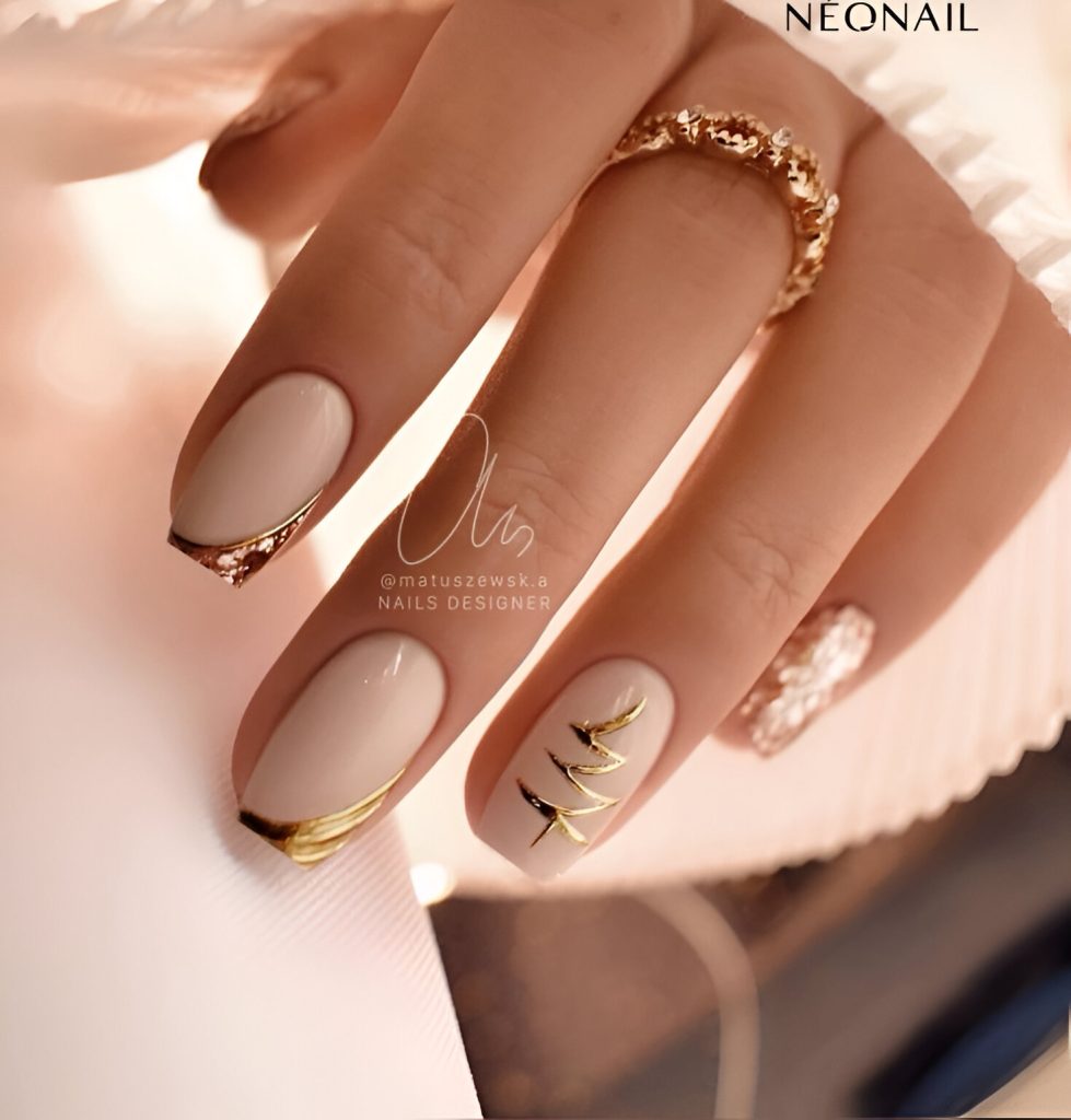  Golden Holiday Nails