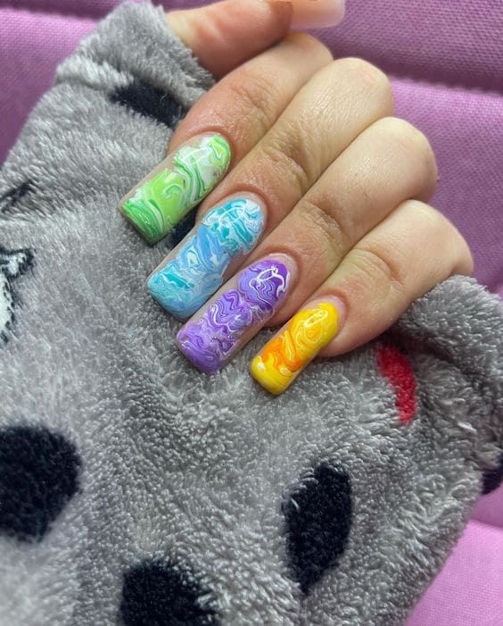 Hip Marbling Manicure