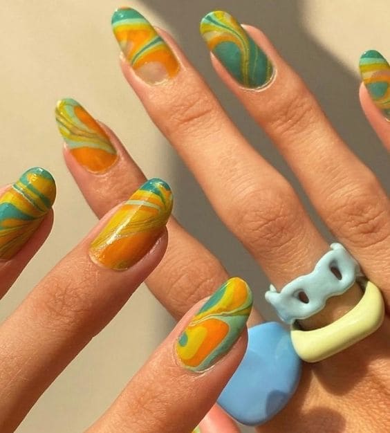Hip Marbling Manicure