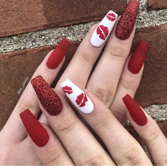 Kiss Mark Nail Art