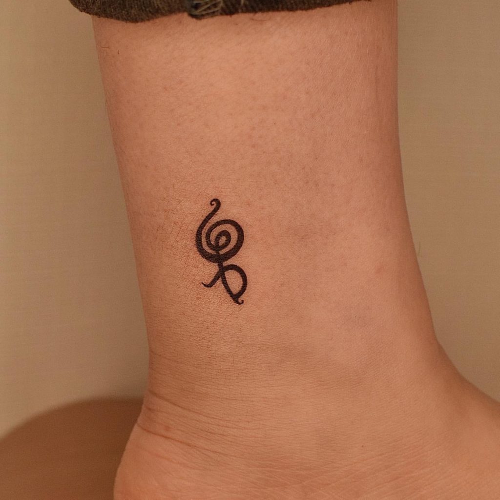  Leg Minimalist Tattoos