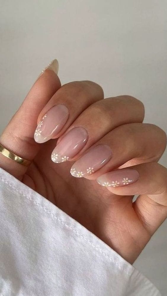 Little Daisy Nude Nails