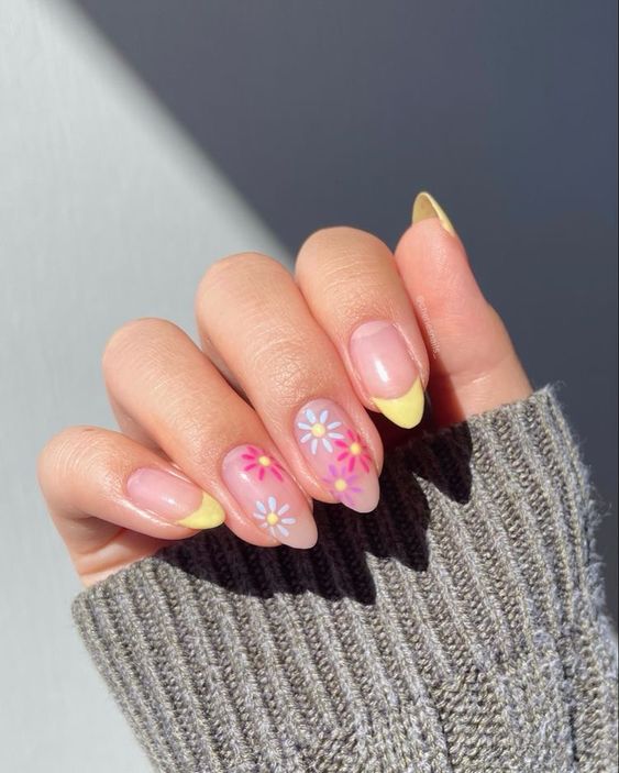 Lovely Mini Floral Pastel Nails