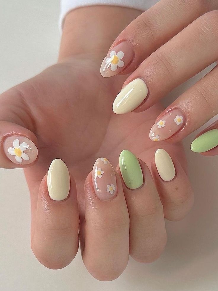 Lovely Mini Floral Pastel Nails4