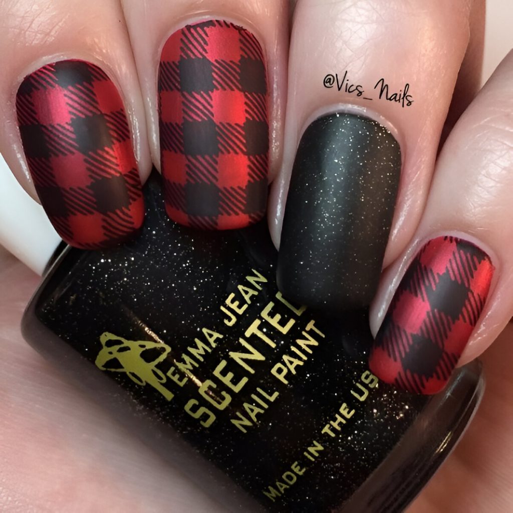Matte Plaided Nails