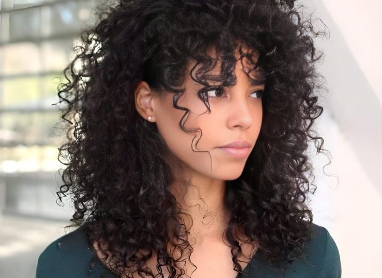 45+ Stylish Medium Hairstyles With Bangs For Face Framing