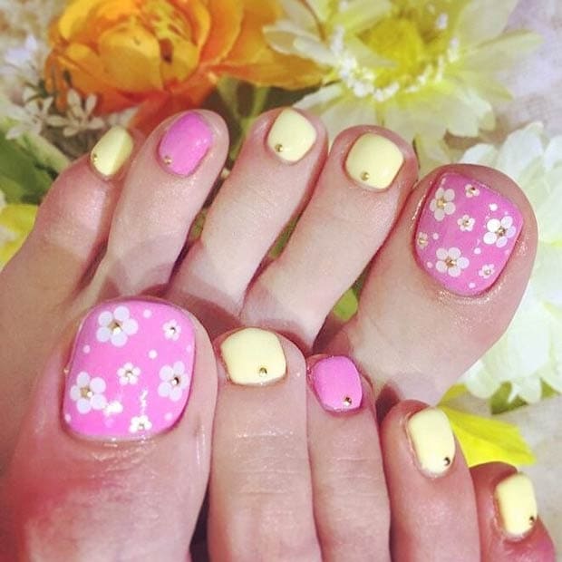 Mini Floral Toe Nails