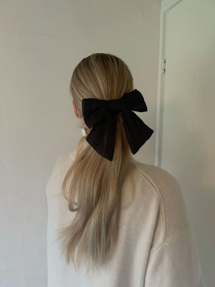 Ponytail with Big Bow Accessory