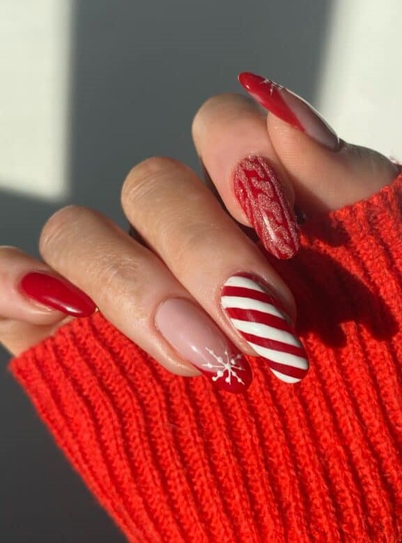 Red And White Christmas Nails