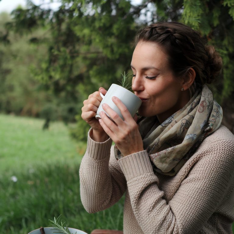 Rosemary Clove and Lemon Detox Tea