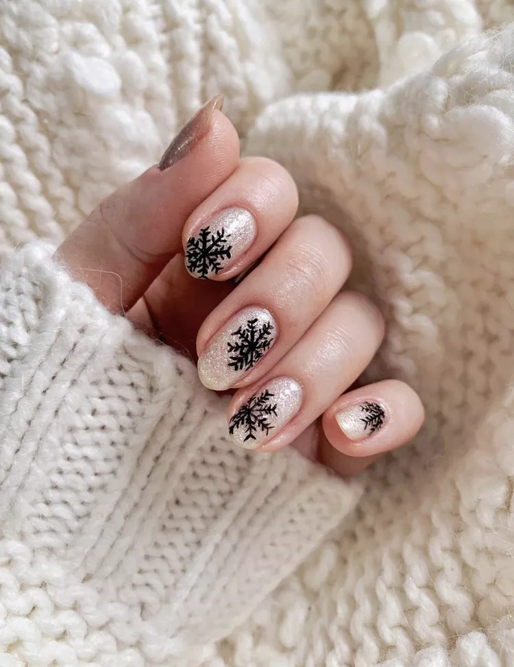 Short Christmas Nail Art Designs