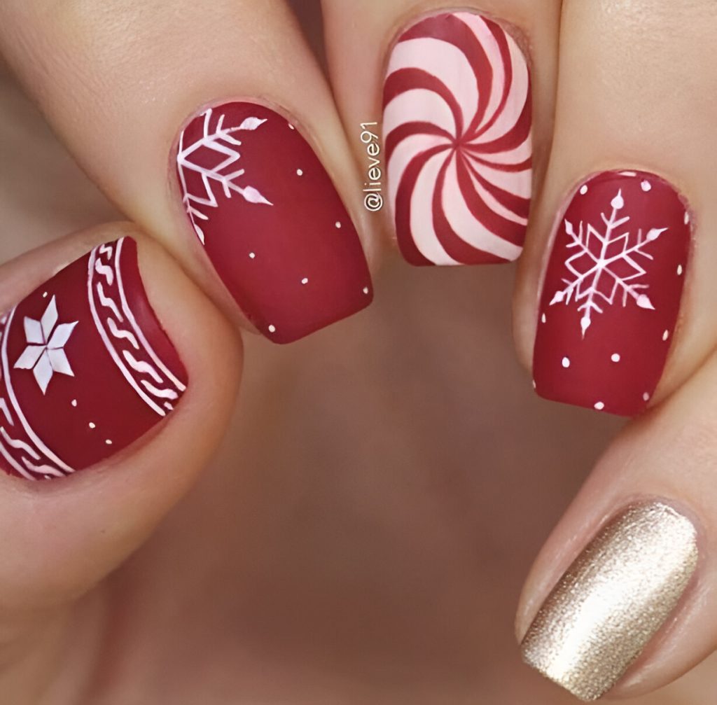 Short Christmas Nail Art Designs