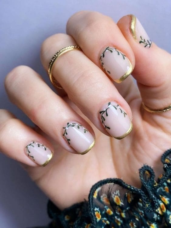 Short Christmas Nails With Golden Tips