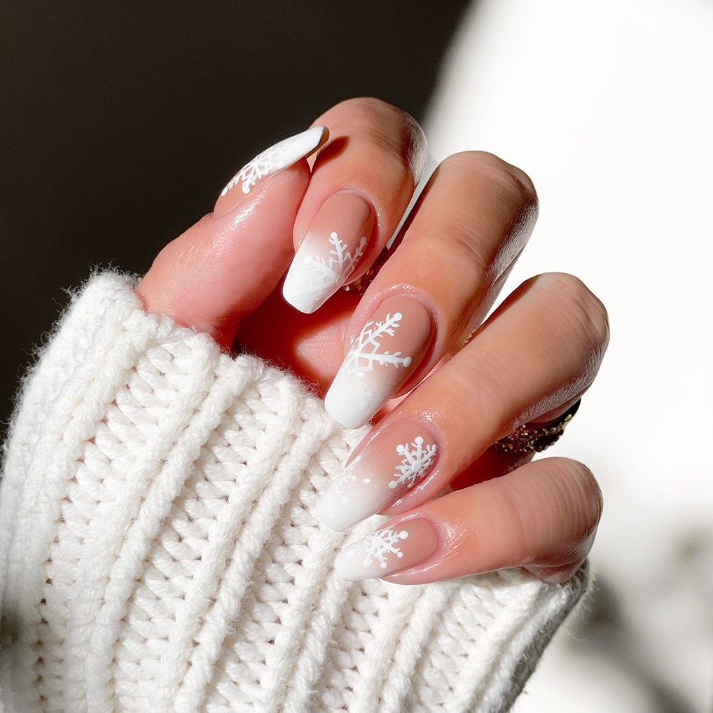  Simple Christmas Nails With Snowflakes