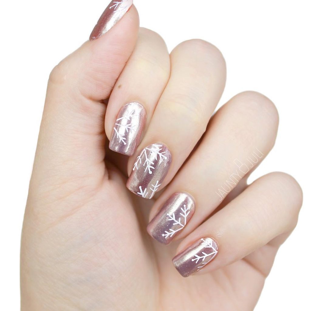  Simple Christmas Nails With Snowflakes