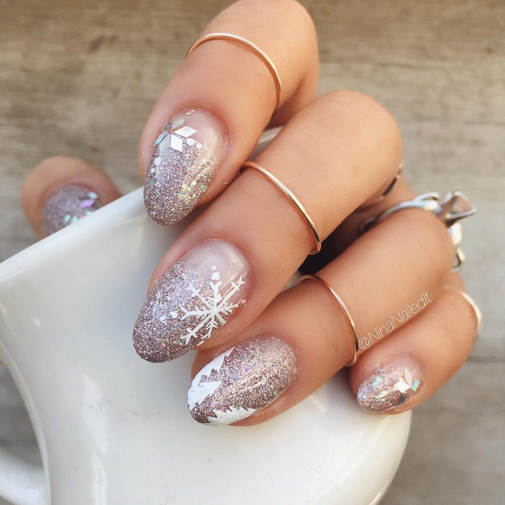  Simple Christmas Nails With Snowflakes