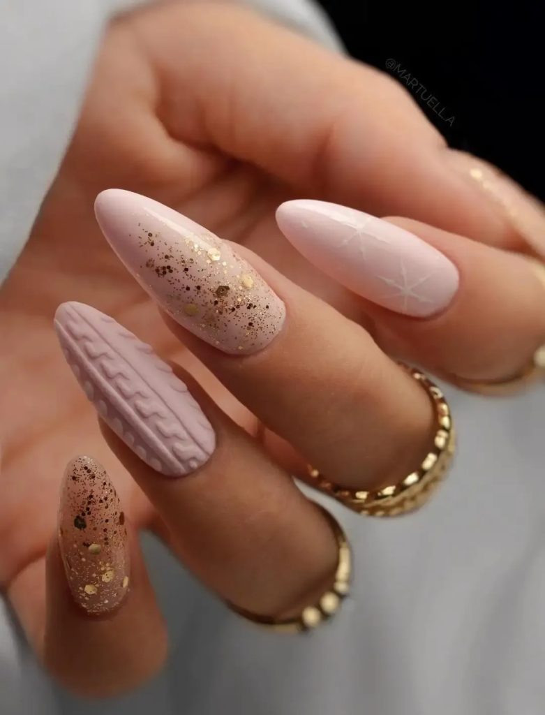  Simple Christmas Nails With Sweater Design