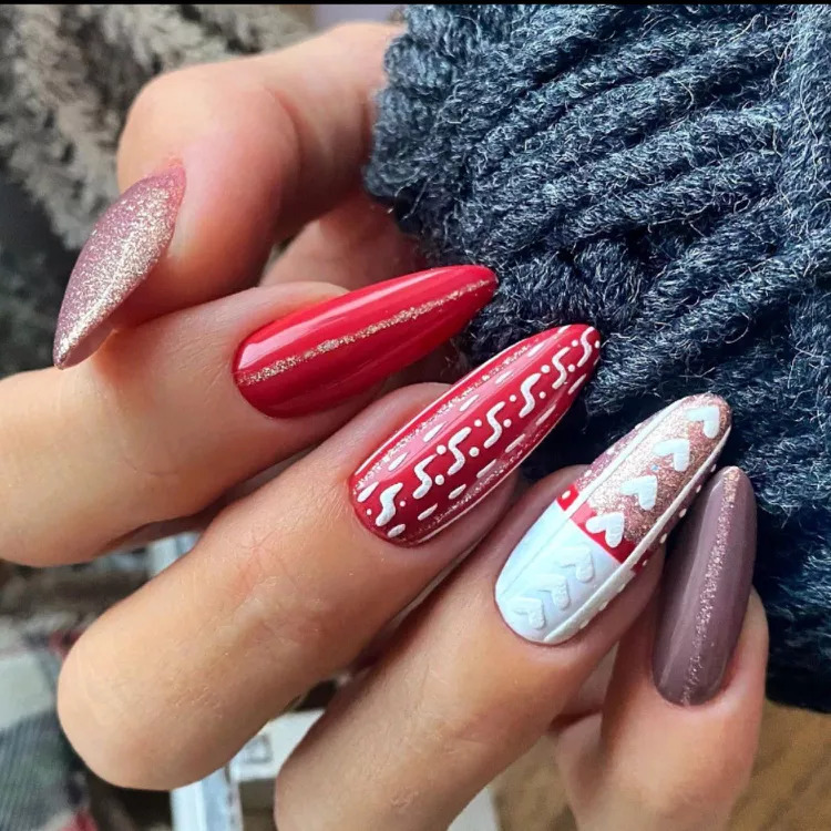  Simple Christmas Nails With Sweater Design