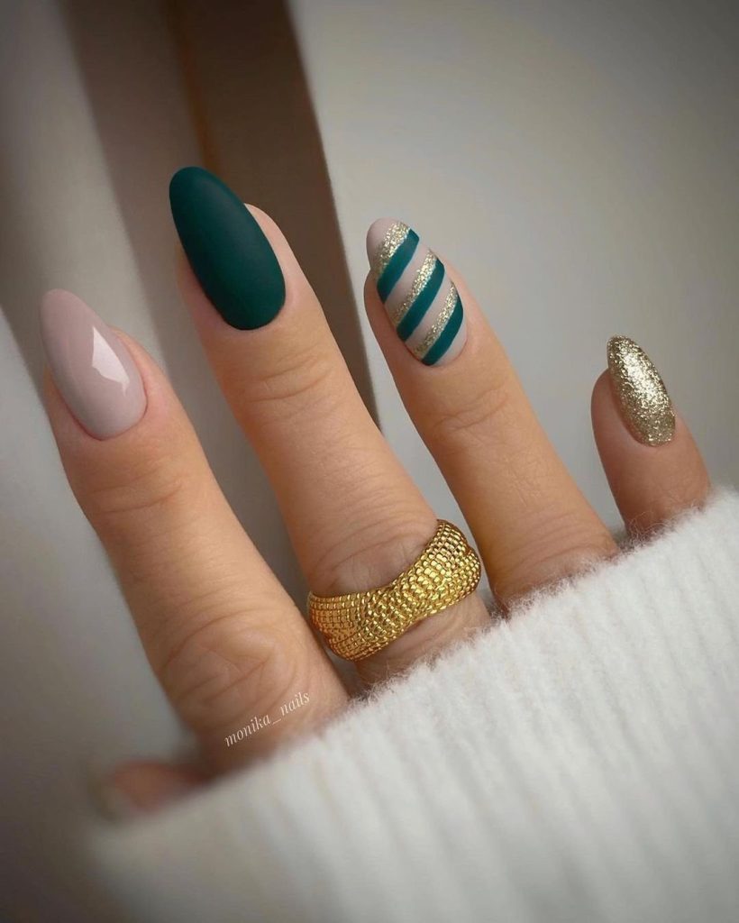 Simple Green Christmas Nail Designs