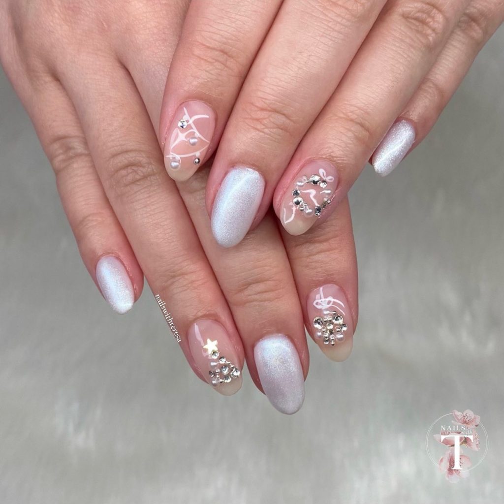 Simple White Xmas Manicures