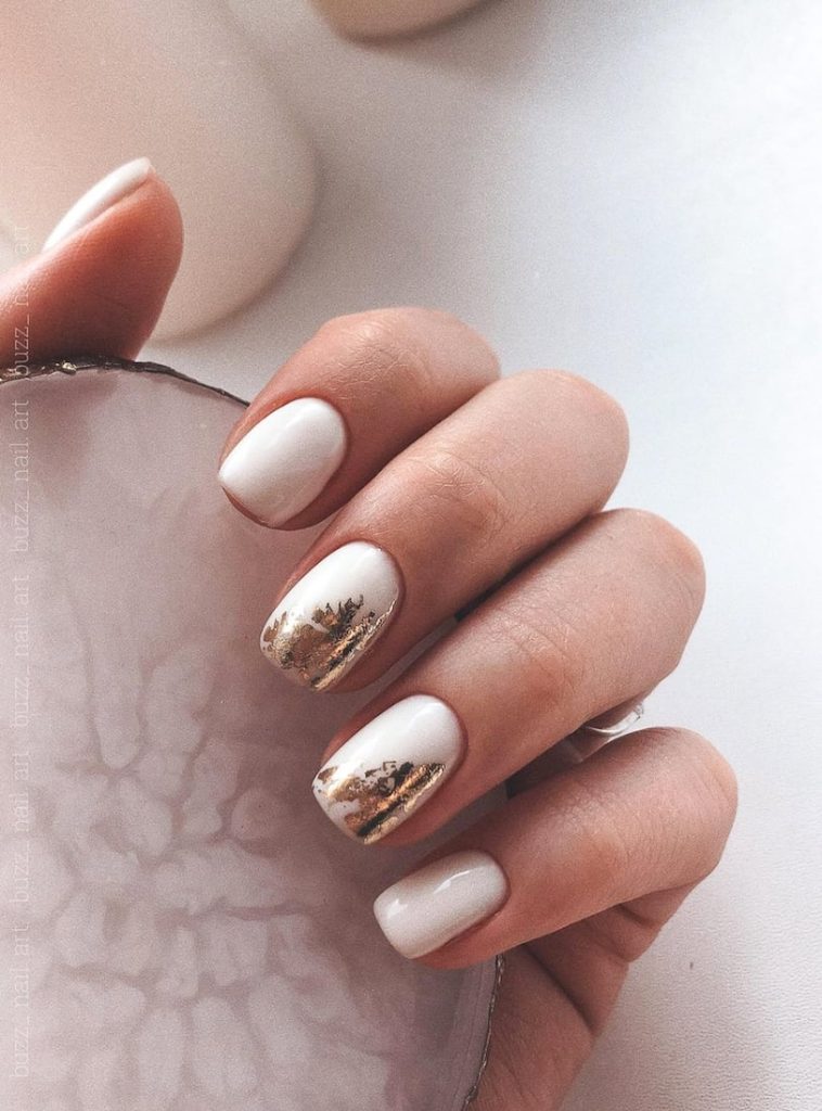 Simple White Xmas Manicures
