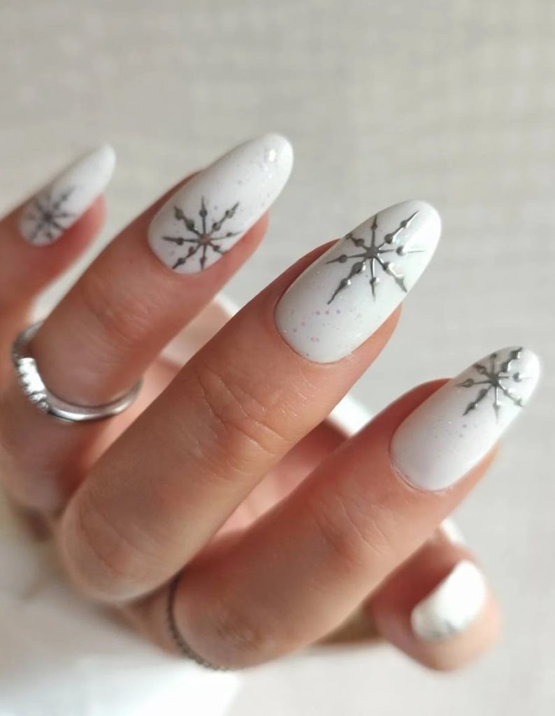 Simple White Xmas Manicures