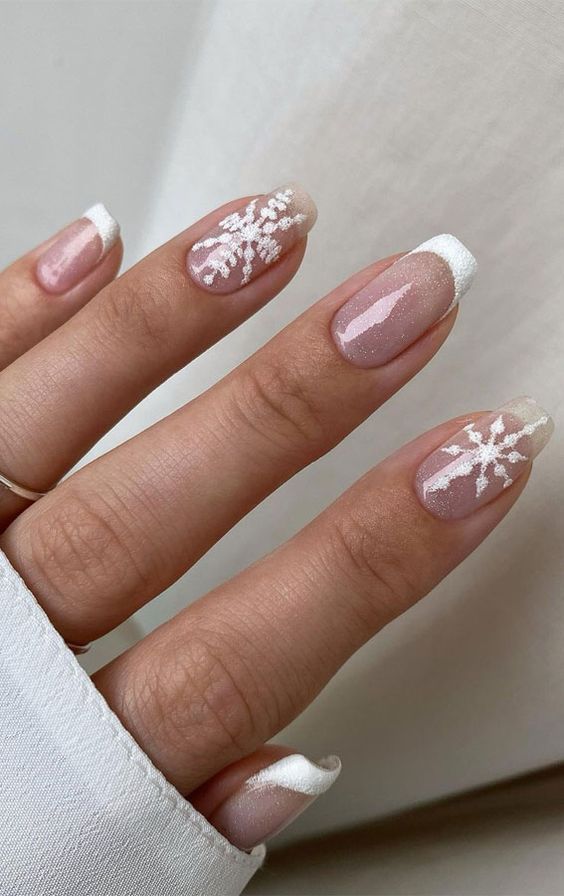Simple White Xmas Manicures