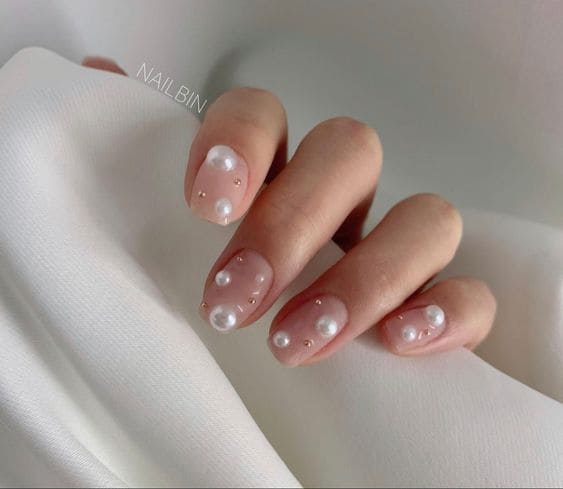Subtle Pearl Manicure