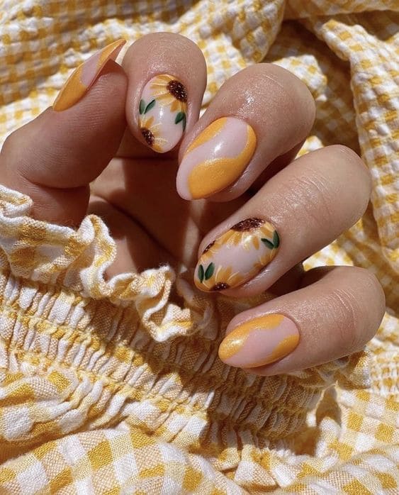 Sunflower Summer Gel Nail Ideas