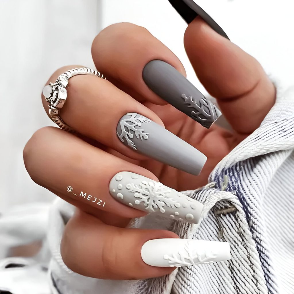 Sweet Snowflakes Nails
