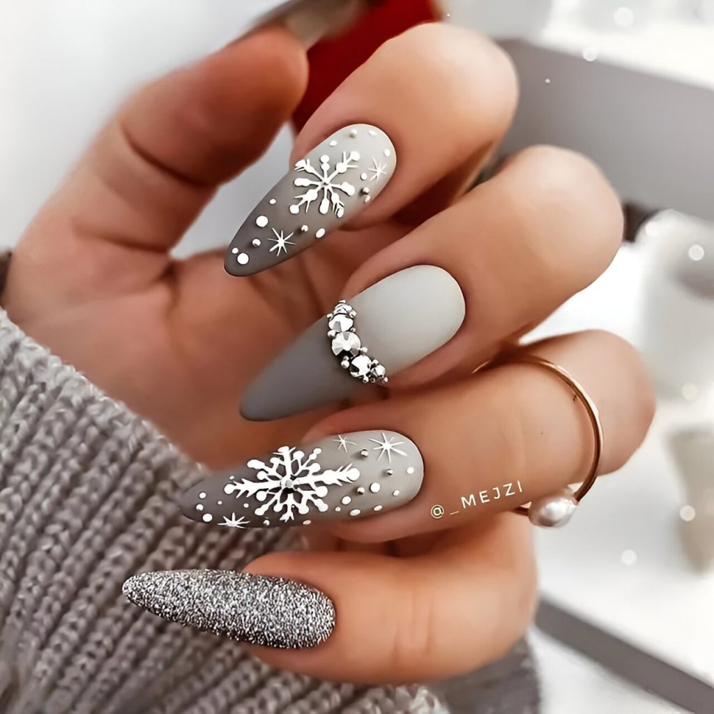 Sweet Snowflakes Nails