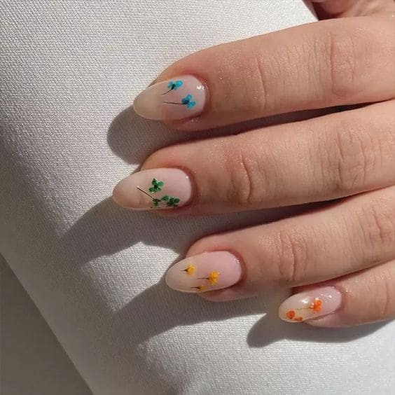 Tiny Flower Manicure