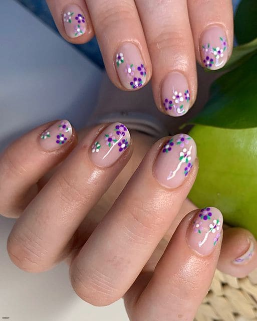 Tiny Flower Manicure