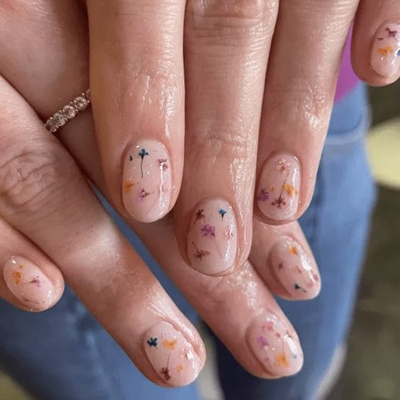 Tiny Flower Manicure