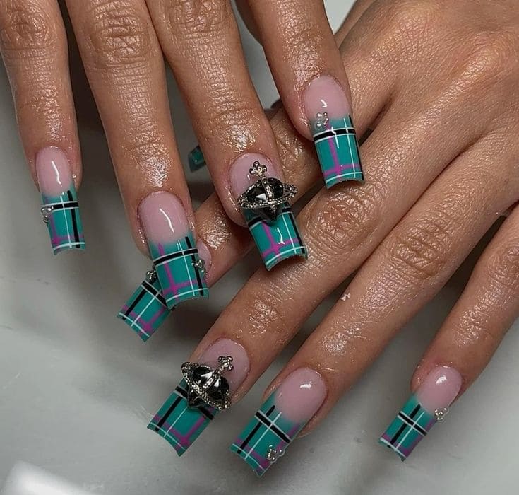  Vivien Westwood Core Nail Art2