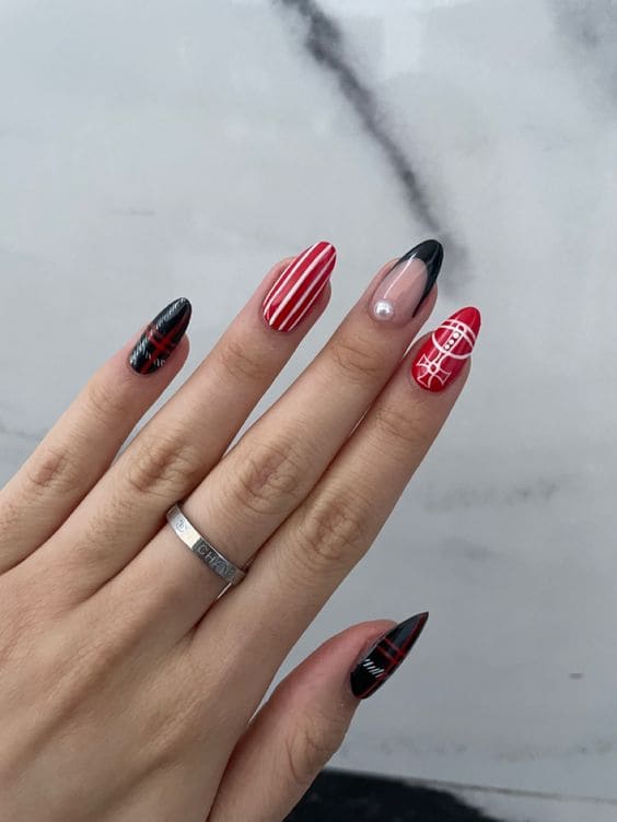  Vivien Westwood Core Nail Art4